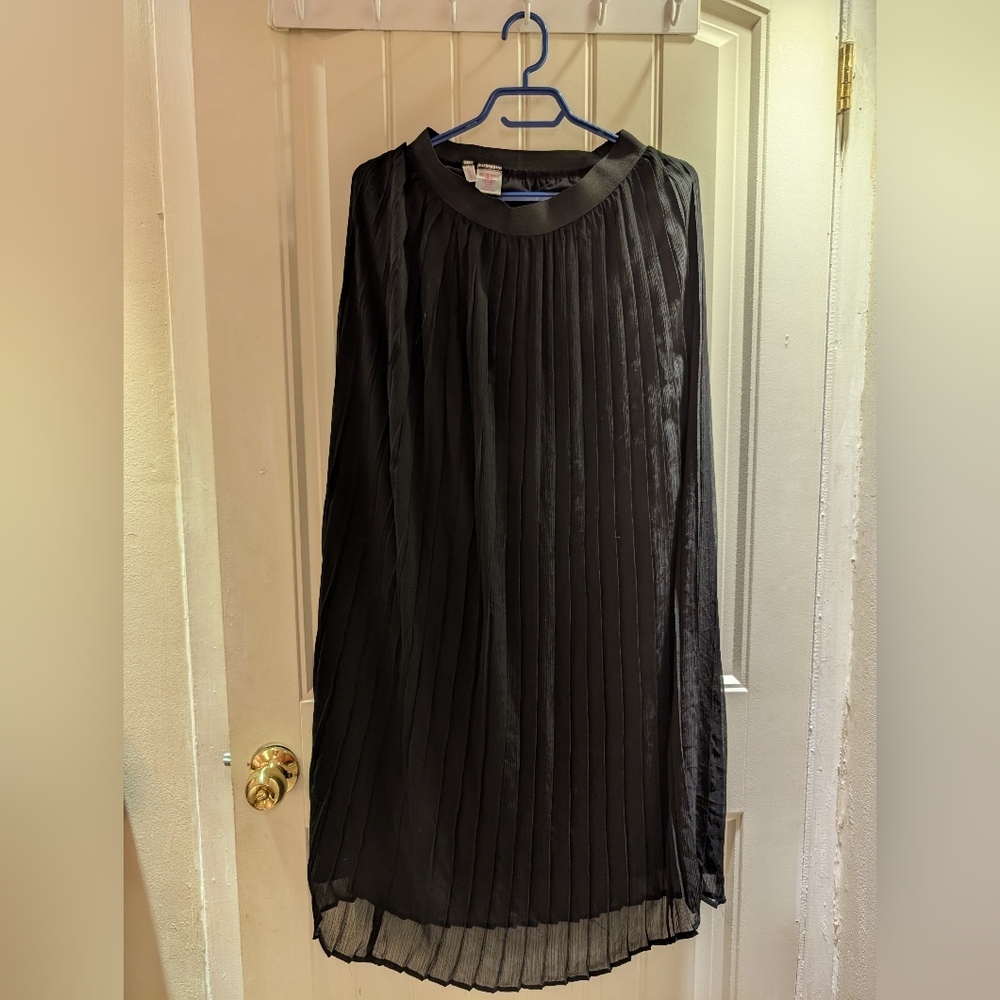 Elegant Black Pleated Dress